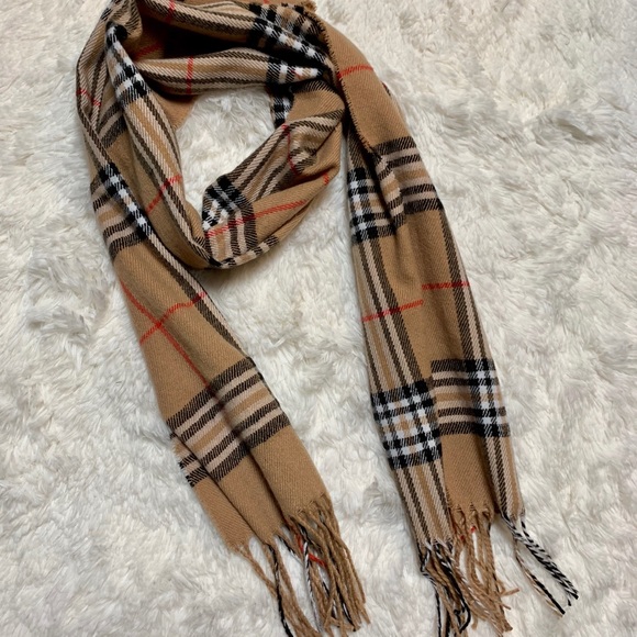 !3/25! Burberry print tan scarf - Picture 2 of 5